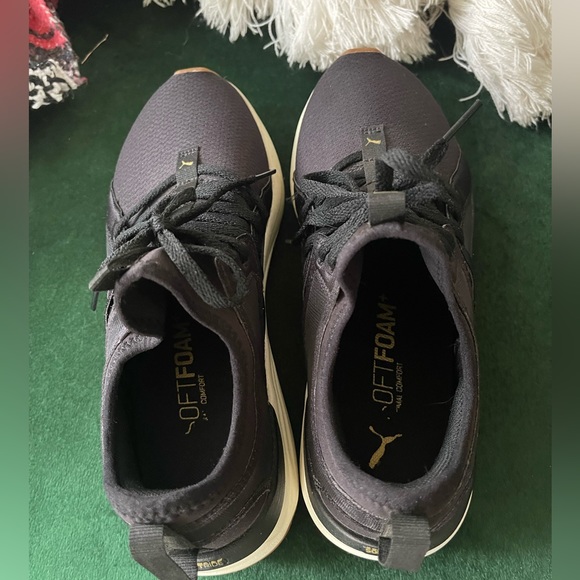 Womens pumas - Picture 4 of 5